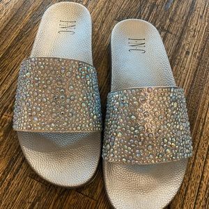 NWT. Women’s INC International Concepts open toe casual slide shoe. Size 9M.